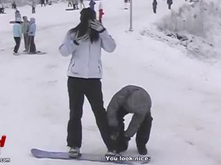 Asijské pár šílený snowboarding a sexuální adventures film