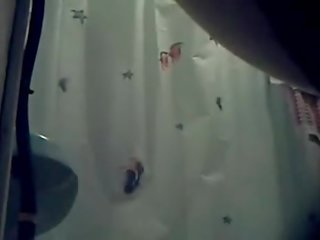 Тя трион на скрит уеб камера в на баня